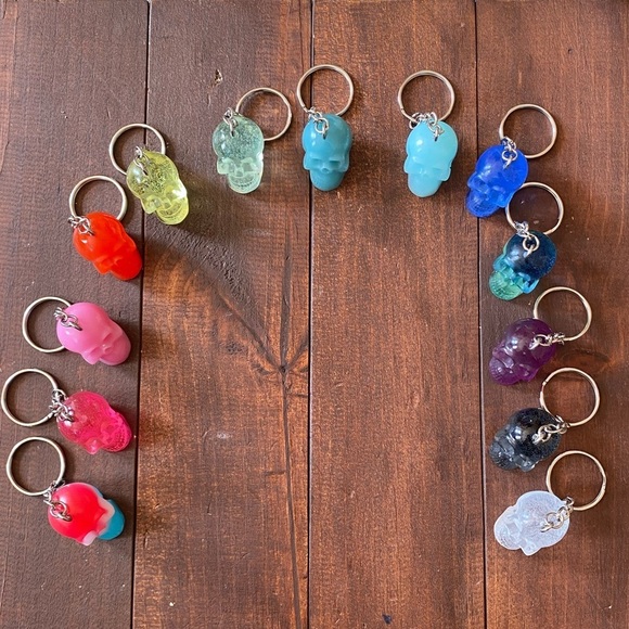 Handmade Resin Brilliant Blue Skull 3” Keychain Gothic Backpack Bag Charm NEW - Picture 8 of 8